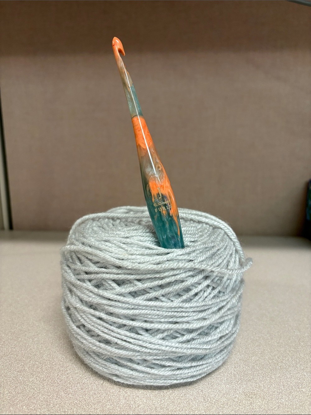 Furls Streamline Resin Crochet Hook in Teal and Orange ~ J 6.0mm